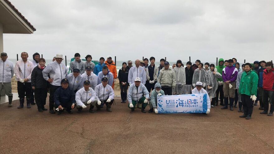 観光シーズン前に波子海水浴場で清掃活動