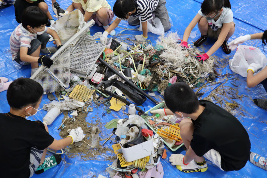 さんびるアカデミー学童塾　拾ったごみから海の環境を考える学習会